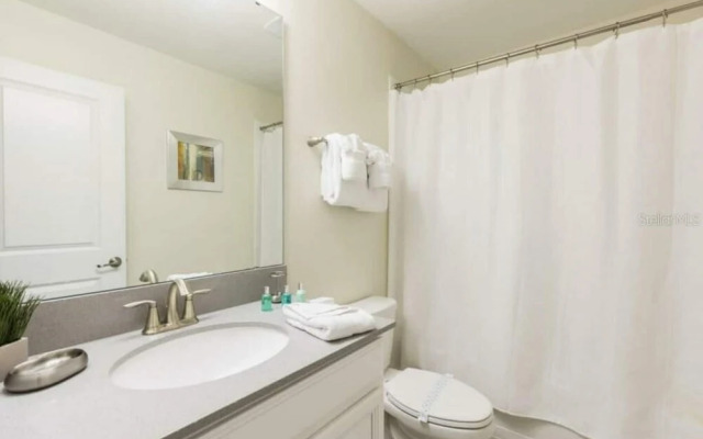 8912 Amazing Spacious Home