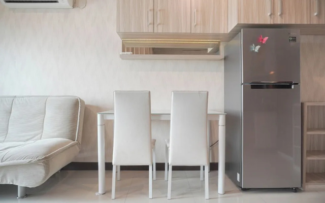 Homey And Modern Studio At Sky Terrace Apartment
