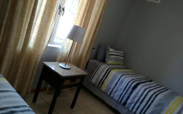 The Crescent Guesthouse on Waterfall