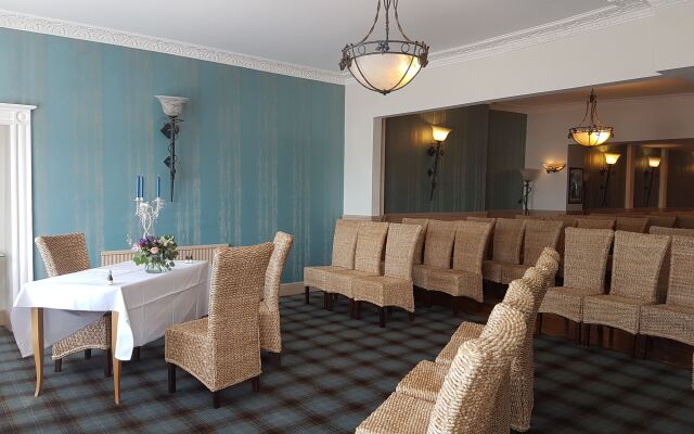 Gwesty'r Marine Hotel & Spa