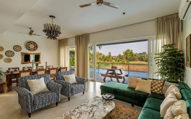 Field View Villa With Pool Perfect for Big Groups