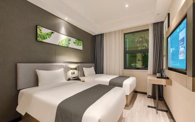 UP AND IN Hotel Henan Zhengzhou Guancheng District East High-speed Railway Station West Square