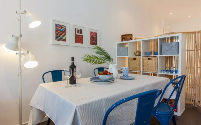 Typical Light Filled Graça Apartment, By TimeCooler