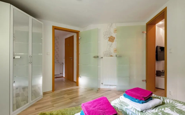 Apartment With Fenced Garden in Faid