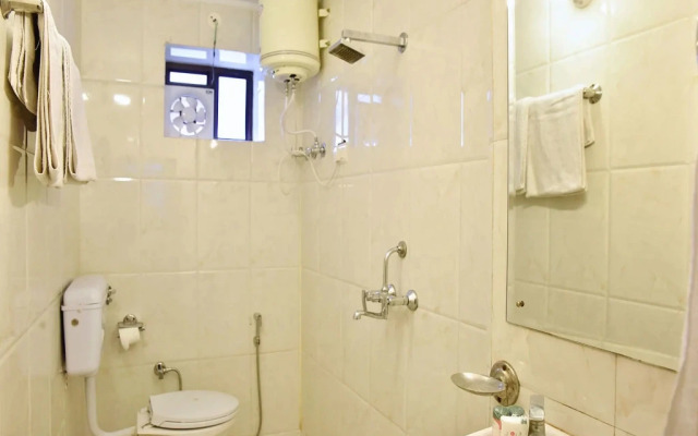 Hotel Him Shakti by OYO Rooms