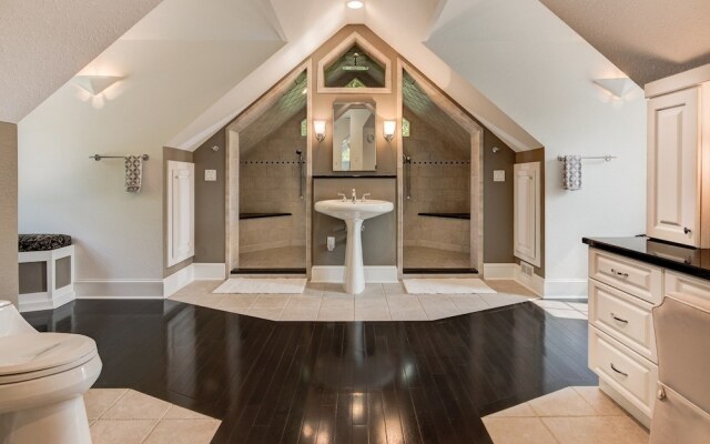 Waterfall Manor - 4 Br Home