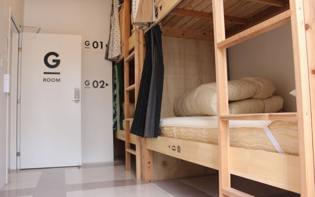 Hostel and Dining Tanga Table