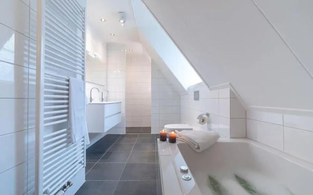 Beautiful Holiday Home With a Whirlpool
