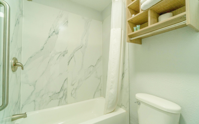 Pleasanton Executive Inn By OYO