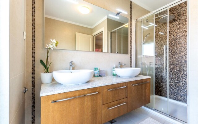 Amazing Apartment in Split With Wifi and 3 Bedrooms