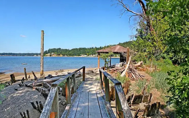 Rocky Bay Retreat