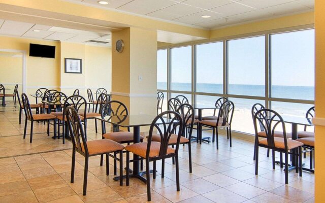 Comfort Suites Beachfront