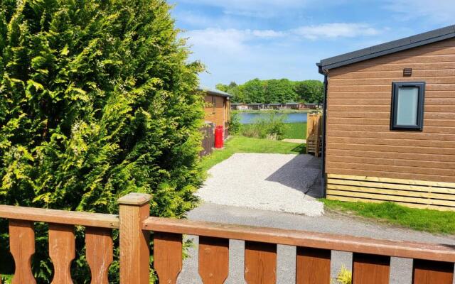 3 Bedroom Partial Lakeview Lodge - Ensuite & Balcony Deck