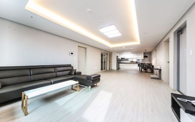 Browndot Hotel - Gold