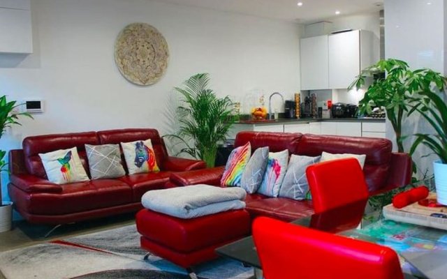 Chic Apartment in London near Royal Air Force Museum