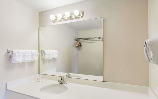 Super 8 by Wyndham Tempe/ASU/Airport