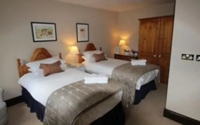 Three Acres Inn & Restaurant