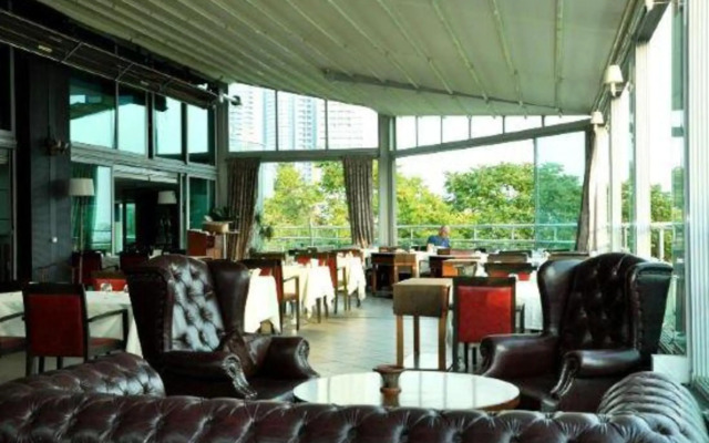 Kndf Marine Hotel