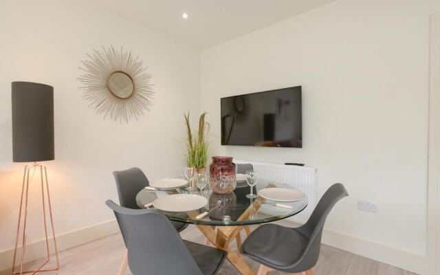 Wollaton House - Fabulous 5 bed house Nottingham