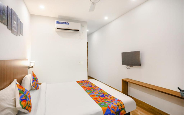 FabHotel Indirapuram by SBG Near Sec 62 Noida