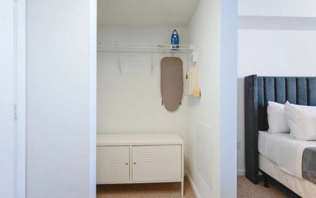 Stunning Apartment W pool & Gym- Parking