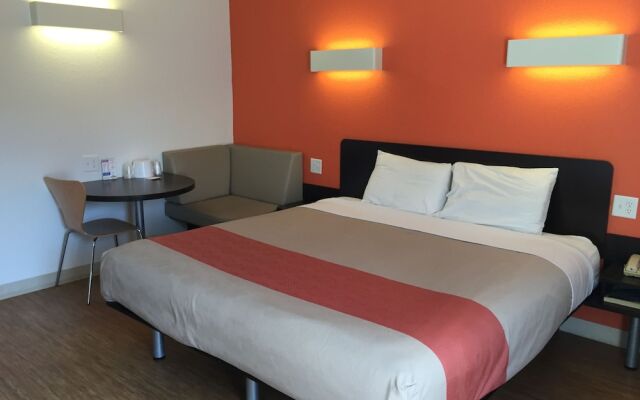 Motel 6 Rockford