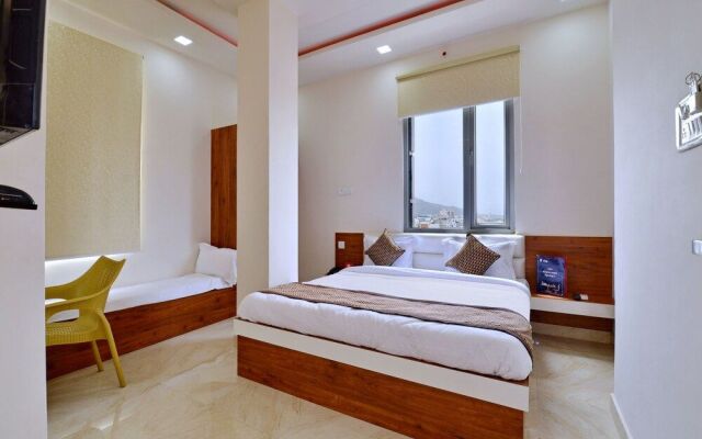 OYO 13860 Panchsheel Plaza