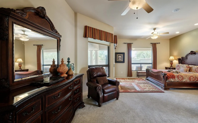 Valley View Villa - Private Pool - Hidden Bedroom