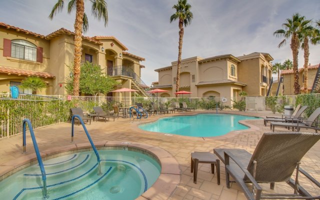 067024: La Quinta Gem w/ Fireplace & Pool Access!