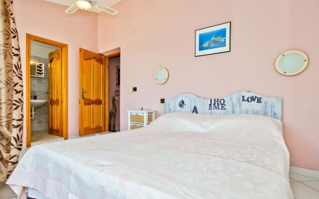 Amazing Home in Smricevica With Wifi and 6 Bedrooms