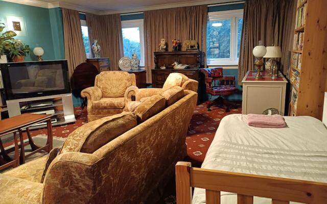 Lowri Cottage Hotel