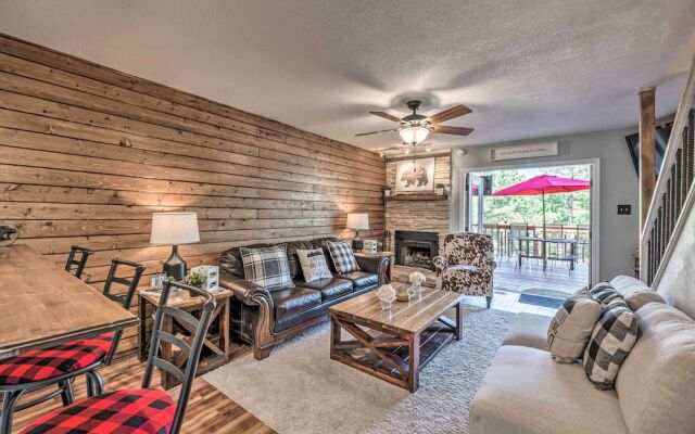 Updated Ruidoso Mountain Escape w/ Deck & Balcony!