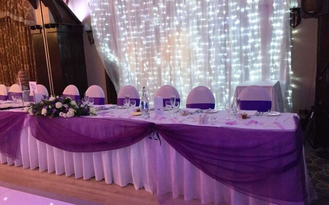 The Royal Chace Hotel