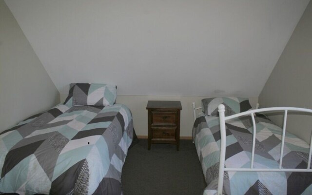 20b Alpine Ave