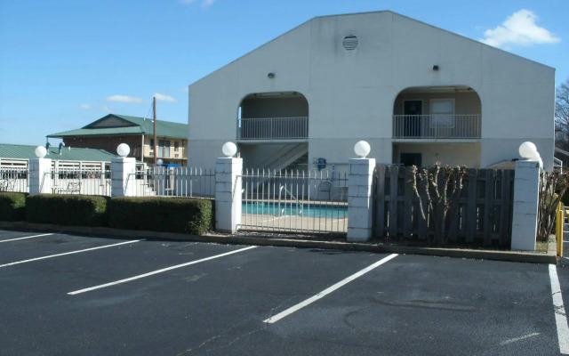 The Admiralty Suites & Inn Memphis Millington