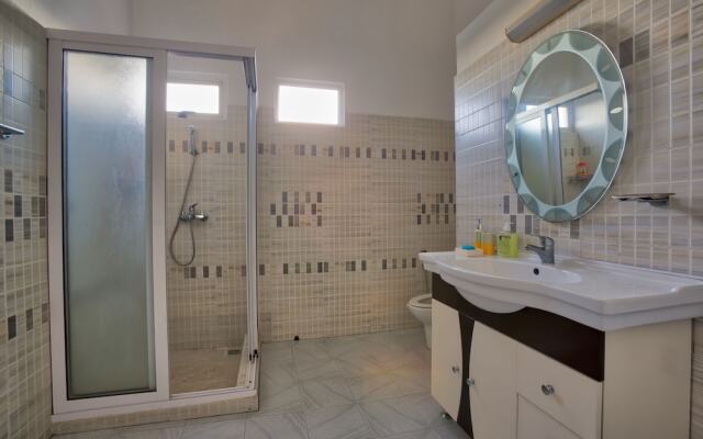 Hibiscus Villa - 5 Rooms