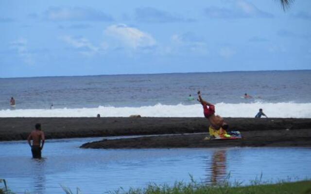 Taharuu Surf Lodge