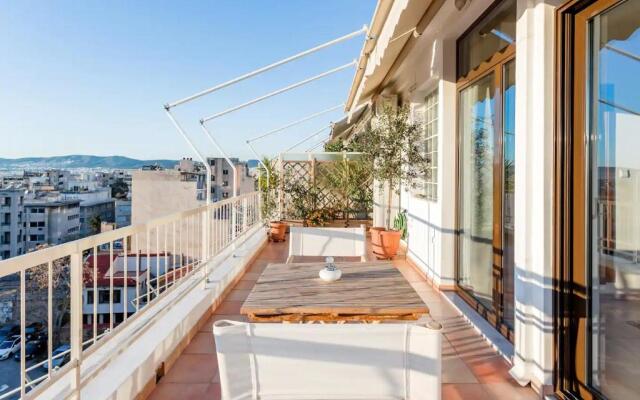 Explore Nightlife Near an Apartment With an Acropolis View