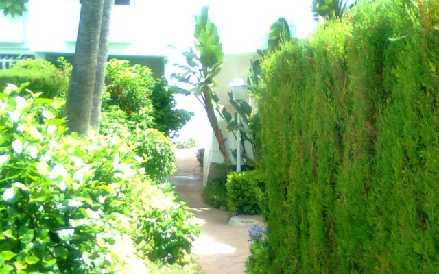 Apartment With In Estepona With Pool Access And Furnished