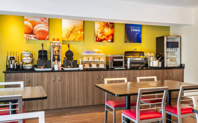 Comfort Inn Airport East - Ancienne Lorette