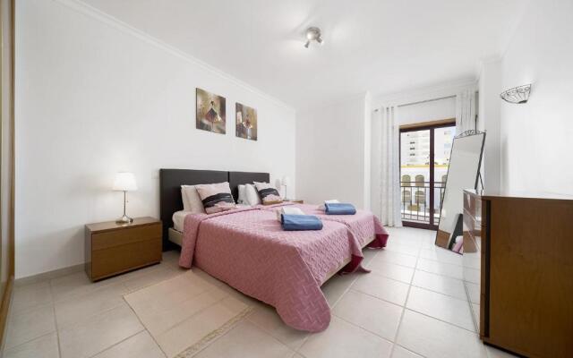 2 Bed Apartment, Quarteira, 10 Min walk to Vilamoura