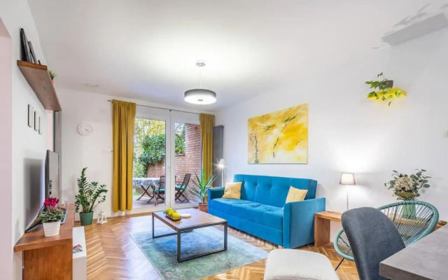 Cozy Apartment with Garden in the Castle District