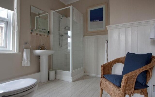 Gyves Guest House