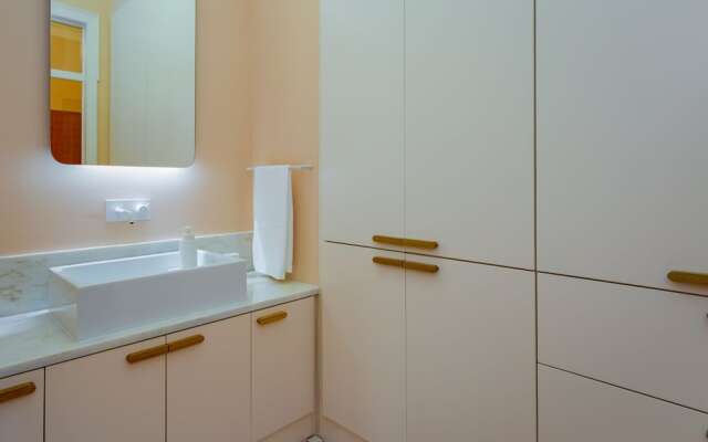 Pombaline Building V. Real Santo António