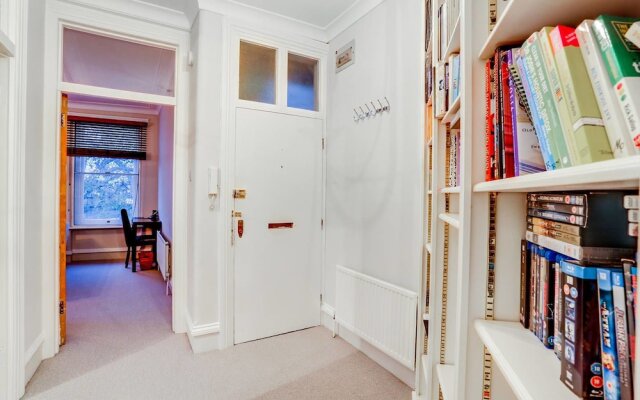 Fulham Large 1 bed Flat in Charming Building