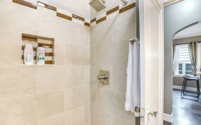 Pet-friendly Family Apartment - Near NU Campus!