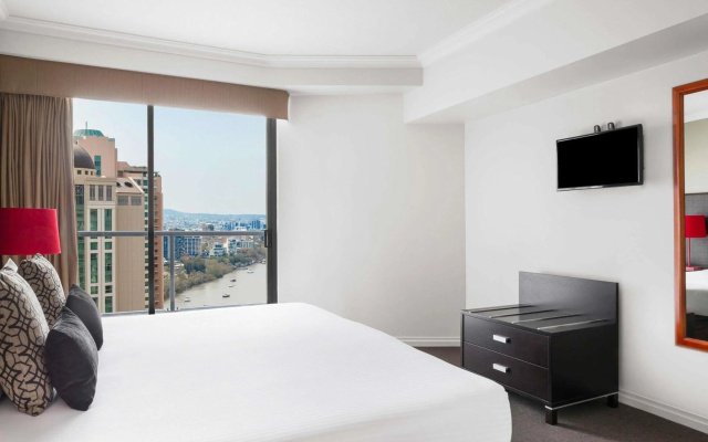 Mantra on Queen – Guest Rooms – Brisbane