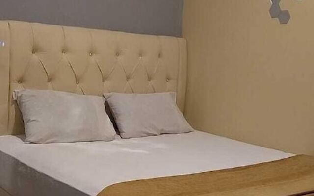 Deluxe Suite And Room