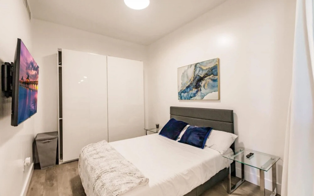 Upscale Modern 2B Condo on the Beach