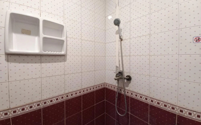 RedDoorz @ Luxury Homestay near Aloha Waru Surabaya